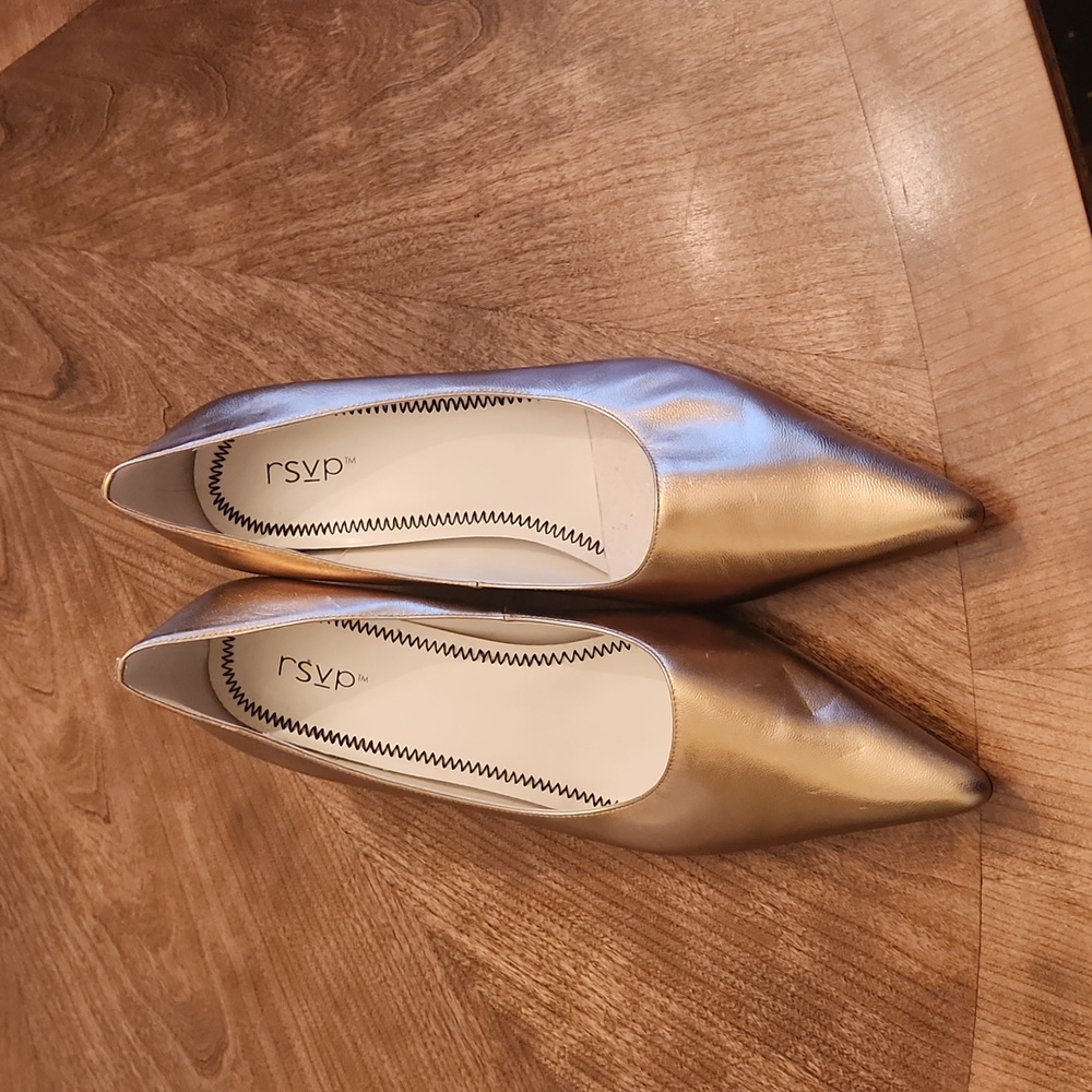 NWOT, gold shoes